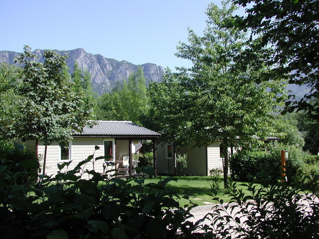 Le Pas De L'Ours Hotel Aston Exterior photo